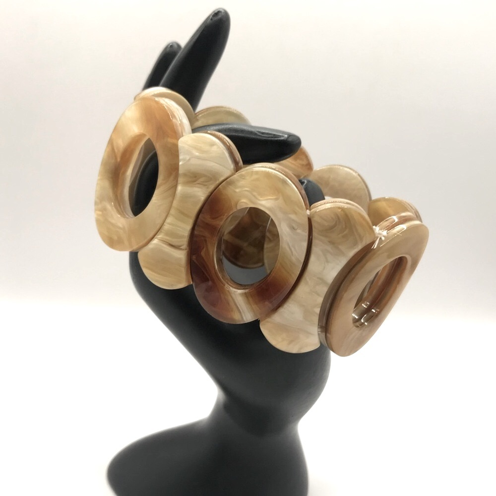2 CHIC Marbled Resin Stretch Bracelet in Honey Tan